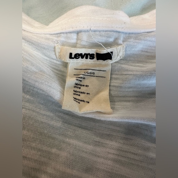 Levi’s Women’s Sz: L lightweight White Tee with Red Stripes. Flat Front Pocket. - Picture 6 of 7